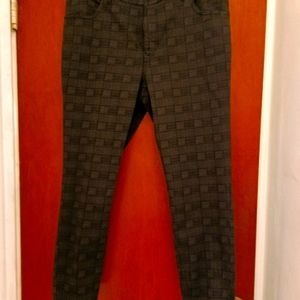NWT Gorgeous plaid pant. Stretch ankle pant.